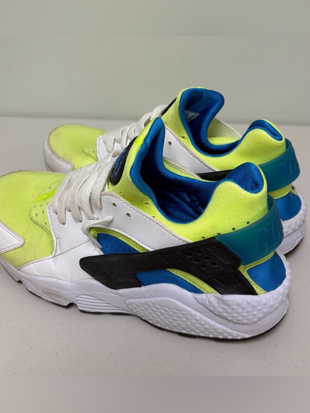 Nike Neon Yellow, White & Blue Sneakers for Men’s, size: 11